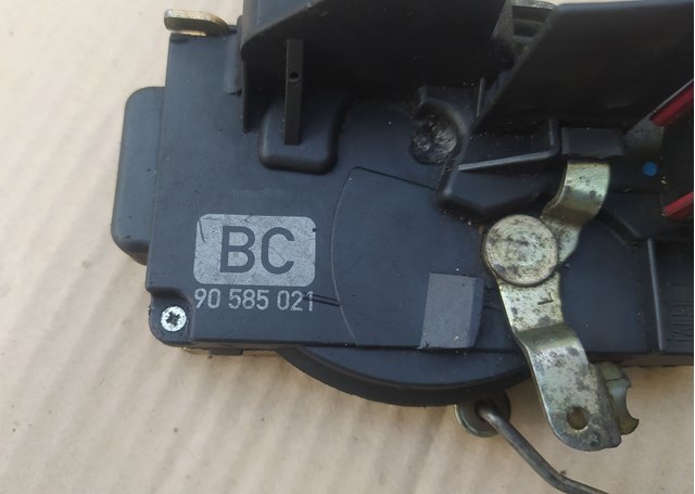 90585021 General Motors Замок водійських дверей