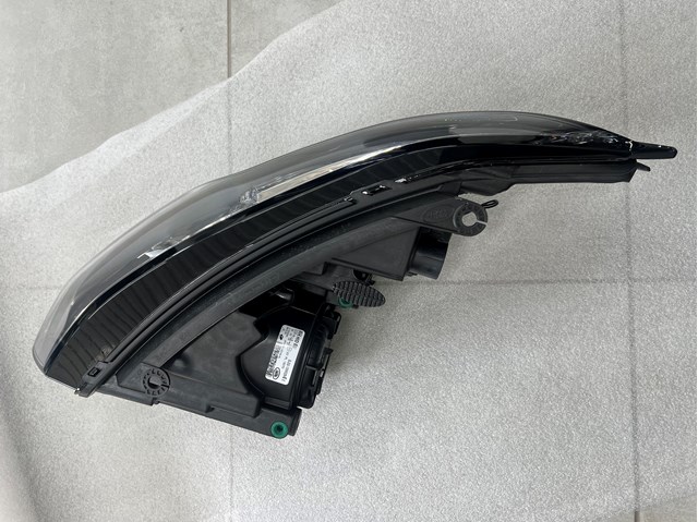 Купити LR048047 Land Rover Права блок фара