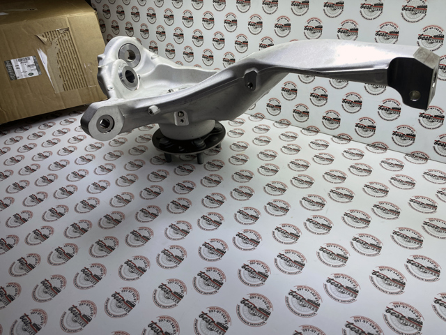 Купити LR115103 Land Rover Цапфа поворотна ліва