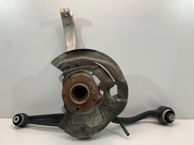 Купити 6773784 BMW Кулак поворотний передній правий