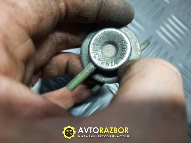 FS0513280 Mazda Регулятор тиску палива