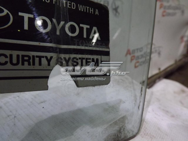 6810220150 Toyota скло передніх дверей, лівою