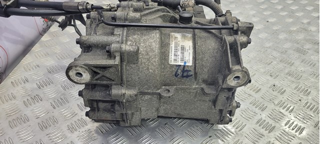 Купити LR061681 Land Rover Редуктор середнього моста (головна передача)