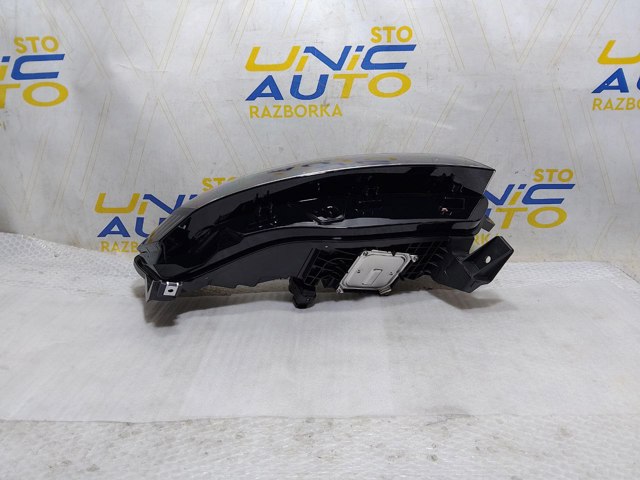 Фара права 260102443R Renault (RVI)
