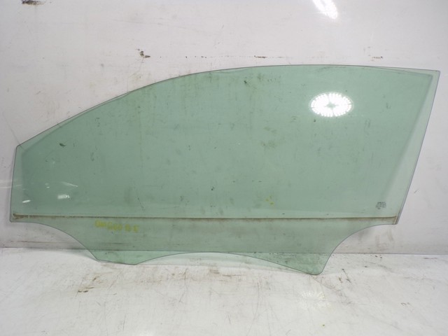 GS6206D305 XYG Скло водійських дверей
