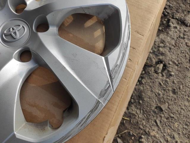 Ковпаки на диски Toyota 4260242040 ціна, від 243.32 USD