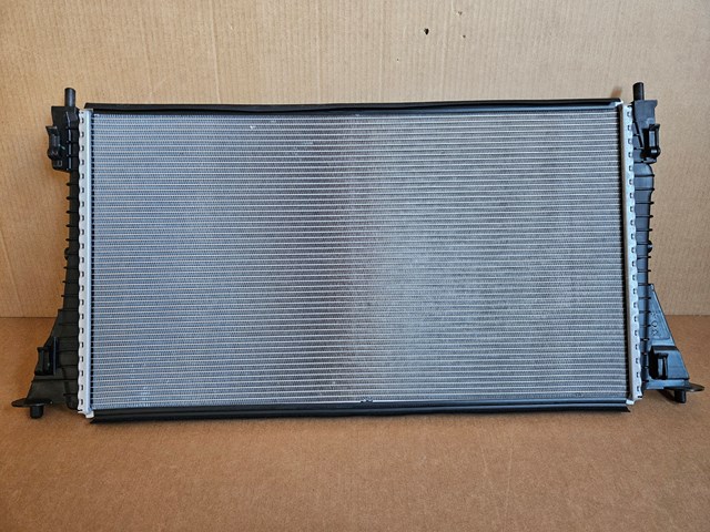 Радіатор основний Ford 2483153 ціна, від 152.20 USD