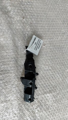 Направляюча переднього бампера, права 622225NA0A Nissan/Infiniti