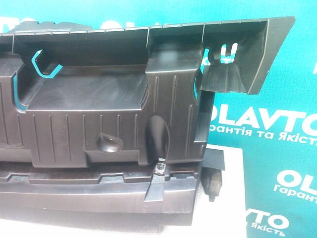 Кронштейн решітки радіатора 8200436706 Renault (RVI)