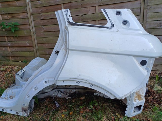 Крило заднє ліве LR054609 Land Rover