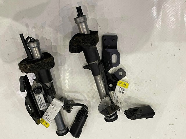 Купити 32277484 Volvo Піропатрон петлі капота