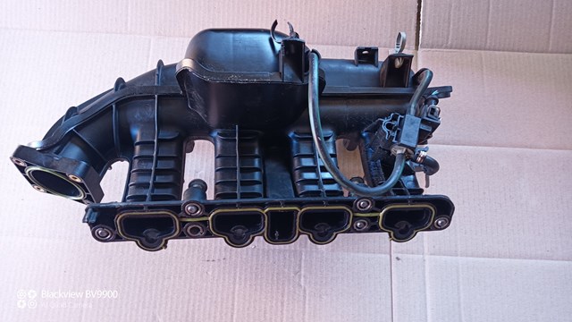 Впускний колектор 55573170 General Motors