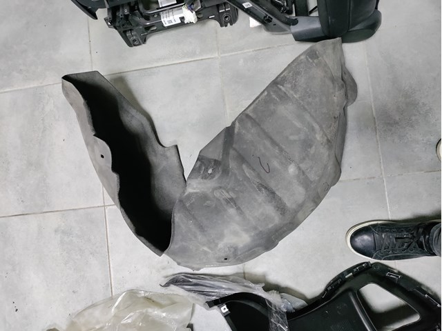 Купити KB7W561H1A Mazda Підкрилок заднього крила, правий