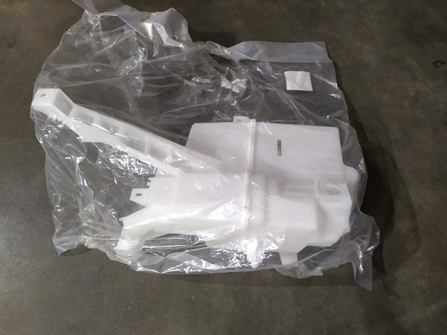 Бачок омивача лобового скла Mitsubishi 8260A595 ціна, від 55.39 USD