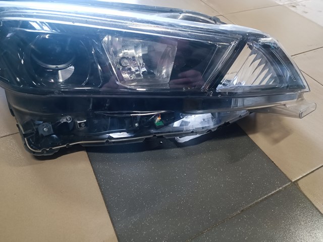 Фара права 260105SH0A Nissan/Infiniti