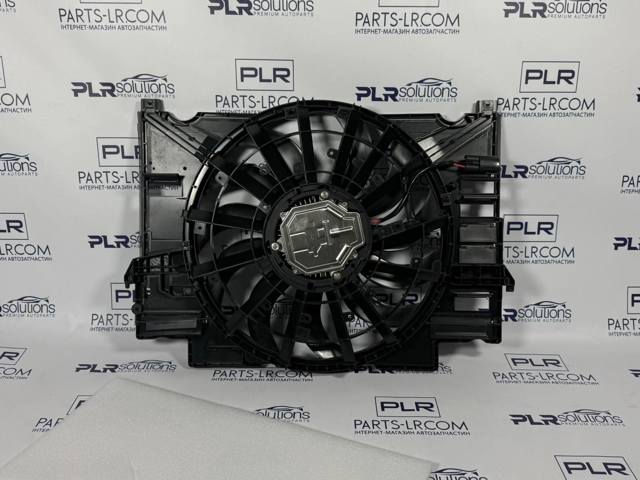 Дифузор радіатора охолодження, в зборі з двигуном і крильчаткою LR092806 Land Rover