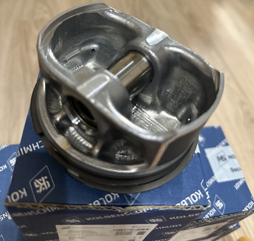8W936110BA Ford Поршень в зборі