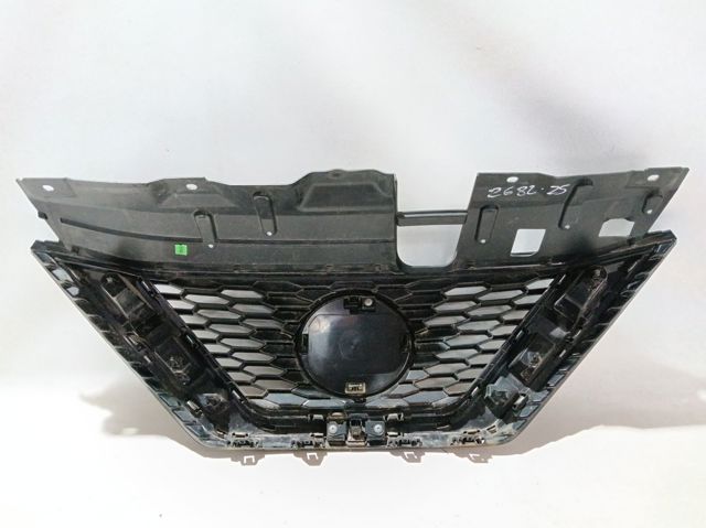 Решітка радіатора 62310HV32B Nissan/Infiniti