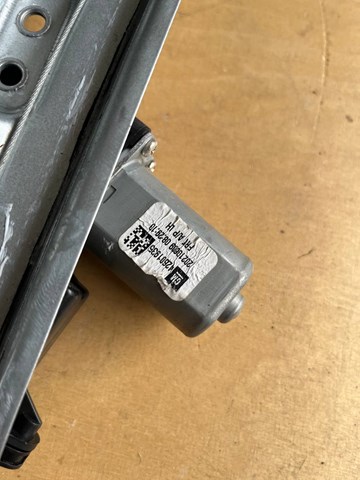 Склопідйомник з електродвигуном General Motors 42601935 ціна, від 31.67 USD
