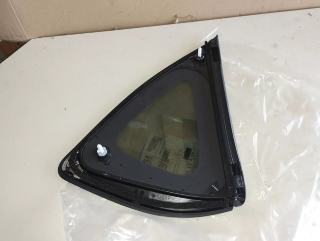 Скло багажника, ліве Mazda KB7W63950A9D ціна, від 148.66 USD