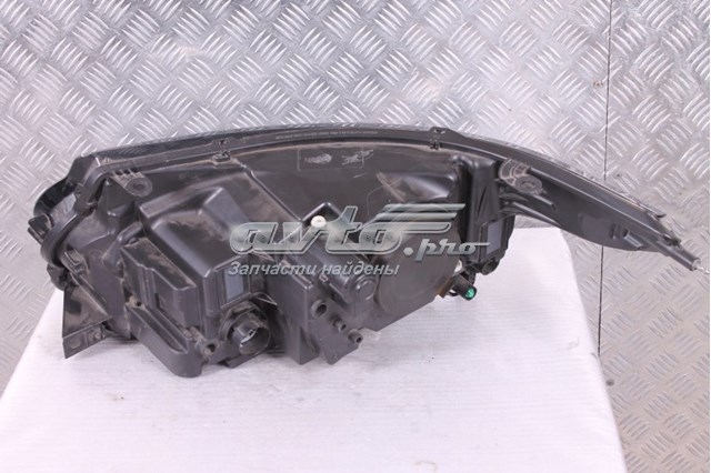 Фара права LR040673 Land Rover