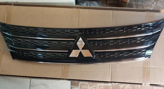Емблема на решітку радіатора Mitsubishi 7415A738 ціна, від 28.42 USD