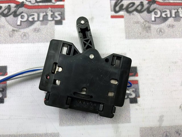  Land Rover LR052710
