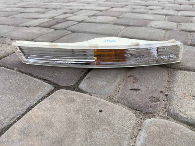VW1620CR Signeda Поворотник правий
