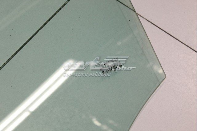 GS5617D301 XYG Скло водійських дверей