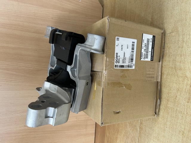 DH3V3906Y Mazda Ліва опора двигуна