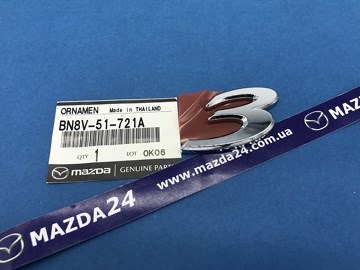 BN8V51721A Mazda емблема кришки багажника, фірмовий значок