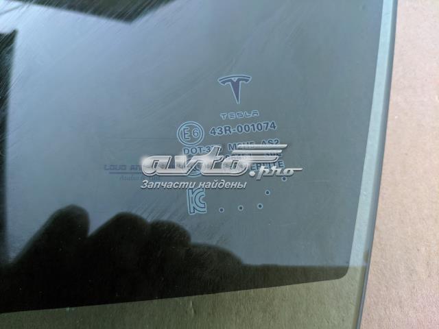 Скло передніх дверей, лівих Tesla 600654700E