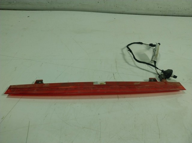 Стоп-сигнал заднього скла на Audi Q3  F3B