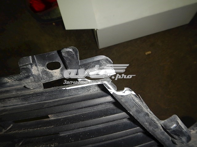Купити 5311233150 Toyota Решітка переднього бампера, центральна