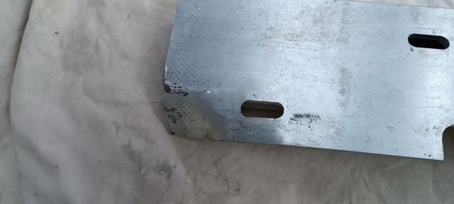 Підсилювач бампера переднього Nissan/Infiniti 620305NA0A