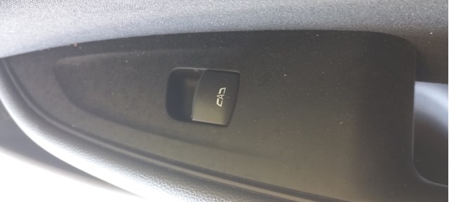 23333505 General Motors Кнопка підйомника переднього правого скла