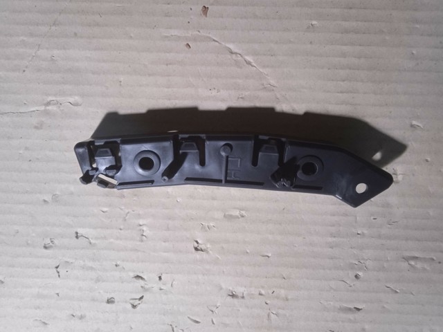 Кронштейн бампера переднього, правий Polcar 32C10716 ціна, від 3.37 USD