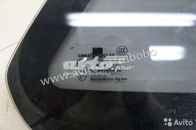 Скло багажного відсіку, праве 96617322 General Motors