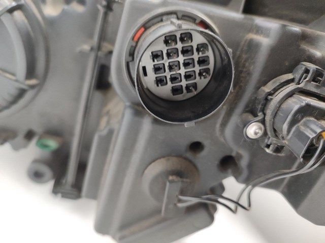Фара права LR084570 Land Rover