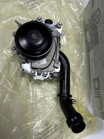 Купити A651200840180 Mercedes Насос охолоджуючої рідини