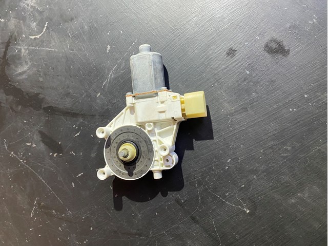  70460310 BMW