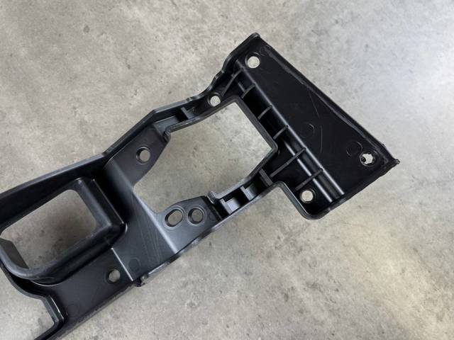 Кріплення протитуманки правої Land Rover CK5215266AA