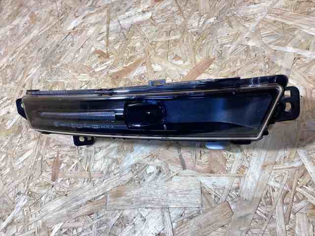 LR093416 Land Rover Фара протитуманна, права
