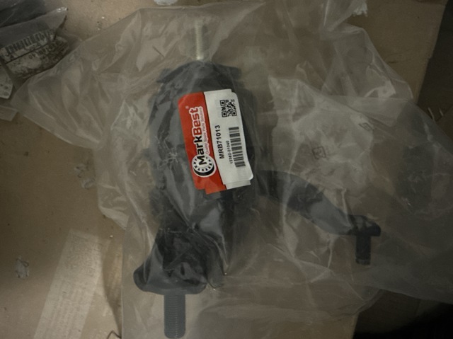 Права подушка двигуна MarkBest MRB71013 ціна, від 57.66 USD