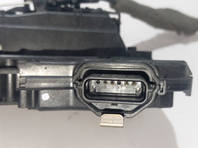 Замок передніх пасажирських дверей Renault (RVI) 805029595R ціна, від 30.44 USD