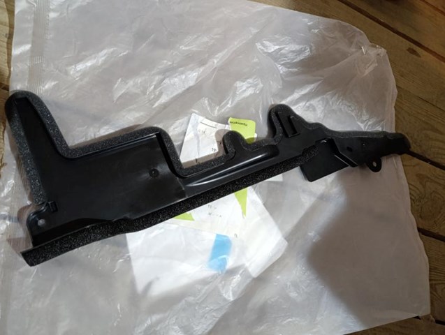Повітропровід радіатора 215586MA0A Nissan/Infiniti
