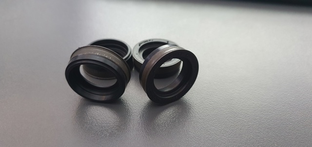 Сальник распредвала двигуна, передній Mazda WE0110508B ціна, від 27.00 USD