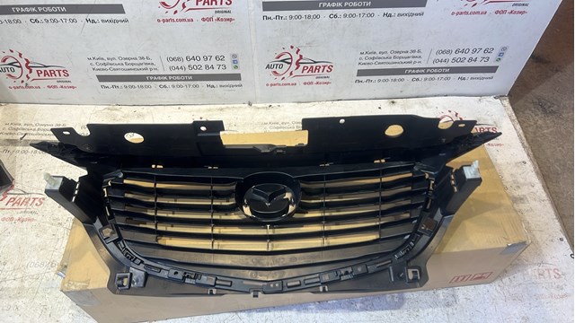 D10L50710J Mazda Решітка радіатора