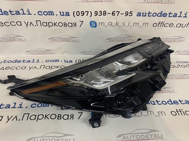 8111008100 Toyota Основна фара - вставка