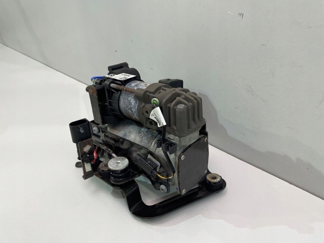 6861882 BMW Компресор підкачки амортизаторів
